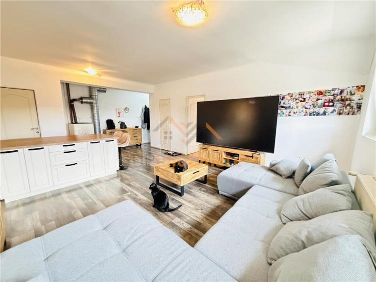 Apartament cu 3 camere decomandat în Paleu