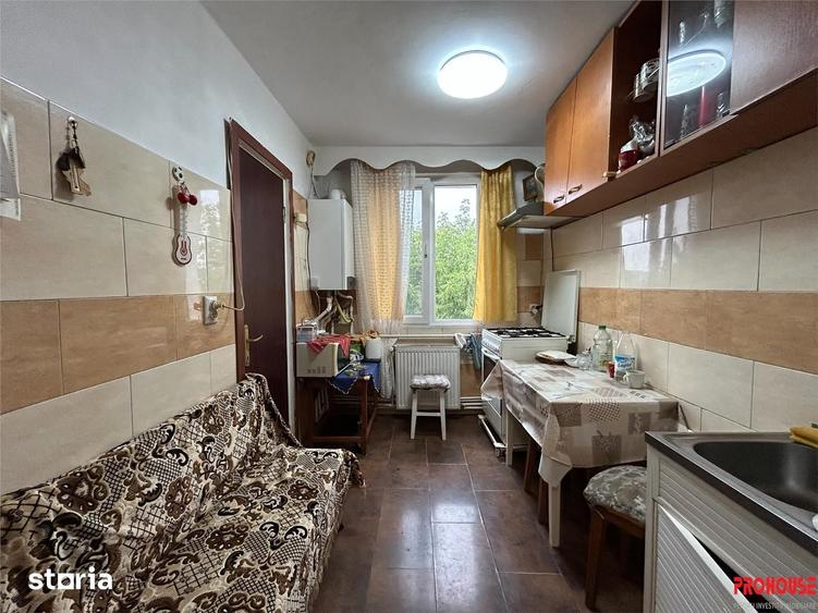 Apartament cu 3 camere semidecomandat în Republicii