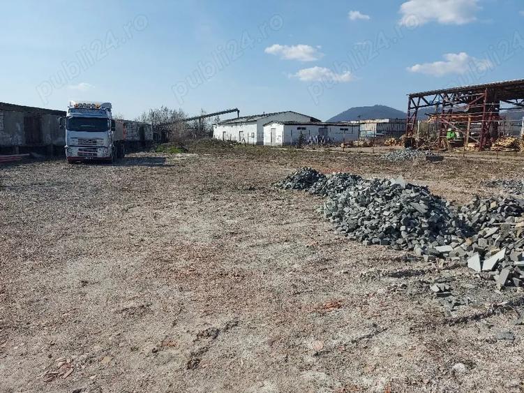 Teren de 1800 mp, în Cătălina