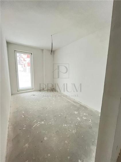 Apartament cu 3 camere semidecomandat în Torontalului