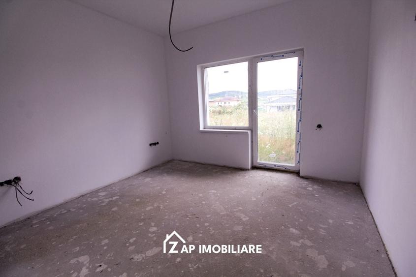 Casă individuală cu 5 camere cu Canalizare în Corunca