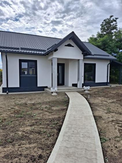 Casă cu 2 camere în Luțca