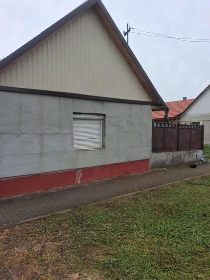 Casă cu 2 camere cu Teren 1100 Mp în Curtici