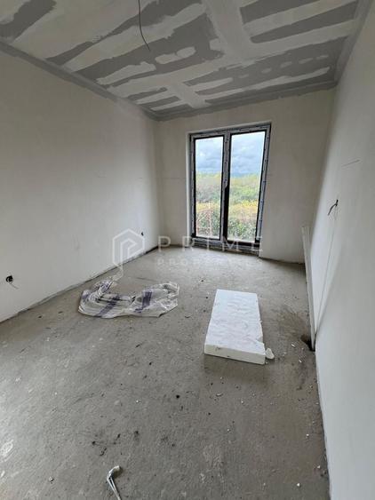 Duplex cu 4 camere cu Canalizare în Livezeni