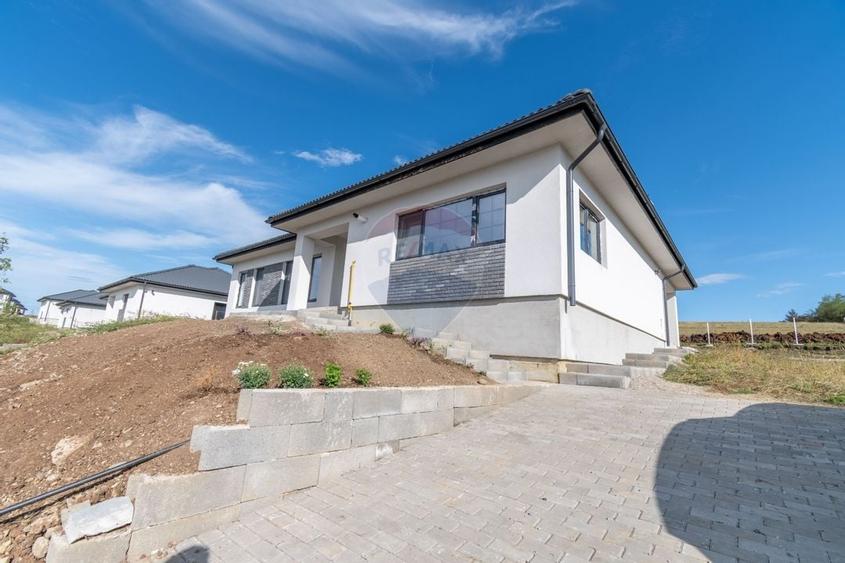 Casă individuală cu 4 camere cu Teren 738 Mp în Jucu de Sus