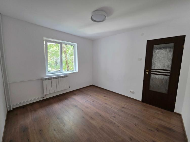 Apartament cu 3 camere decomandat în Vest
