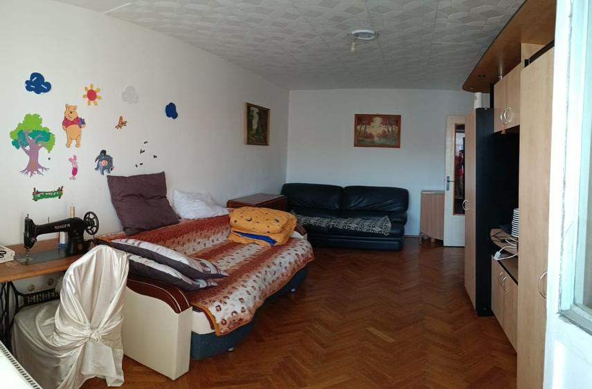 Apartament cu 3 camere decomandat în Craiter