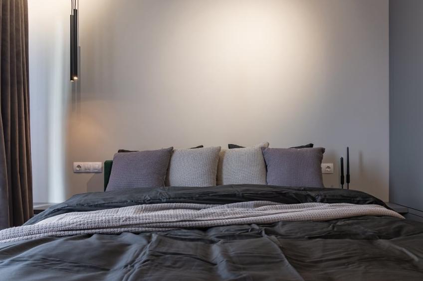 Apartament cu 2 camere semidecomandat, mobilat în Central