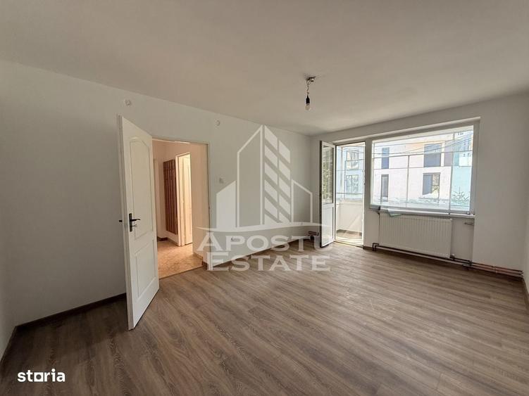 Apartament cu 3 camere semidecomandat în Tipografilor