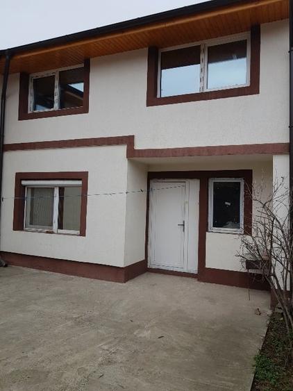 Casă individuală cu 5 camere cu Canalizare în Central
