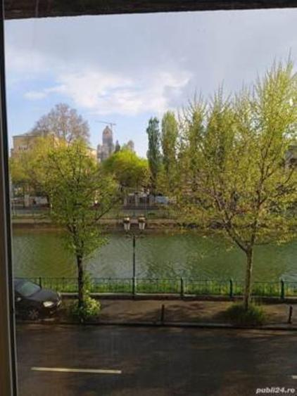 Apartament cu 2 camere semidecomandat în Cișmigiu