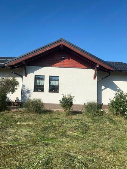 Casă cu 5 camere cu Teren 3420 Mp în Valea Călugărească