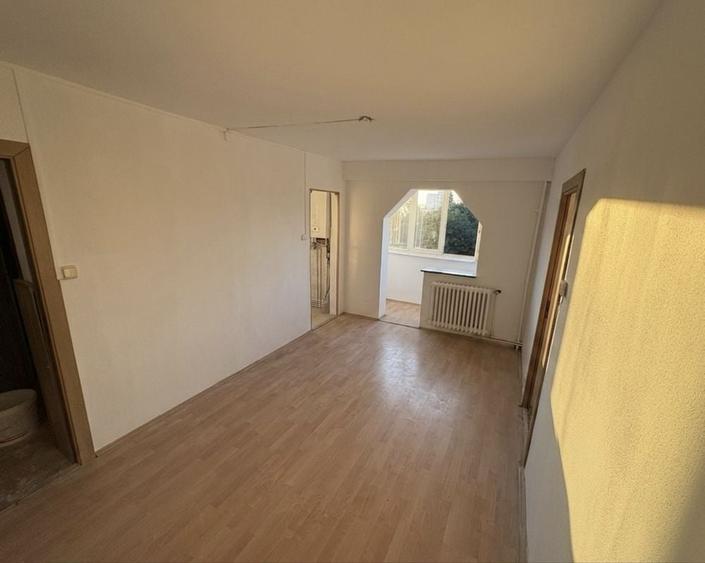 !De vanzare - Apartament 3 Camere - Cartier Dambu Pietros - Strada Magurei! - 9