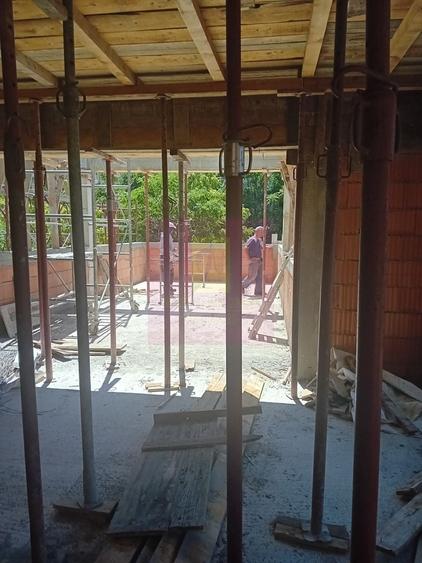 Casă individuală cu 6 camere cu Canalizare în Vitan Mall