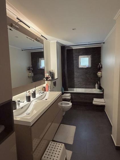 Apartament cu 3 camere decomandat în Exterior Vest