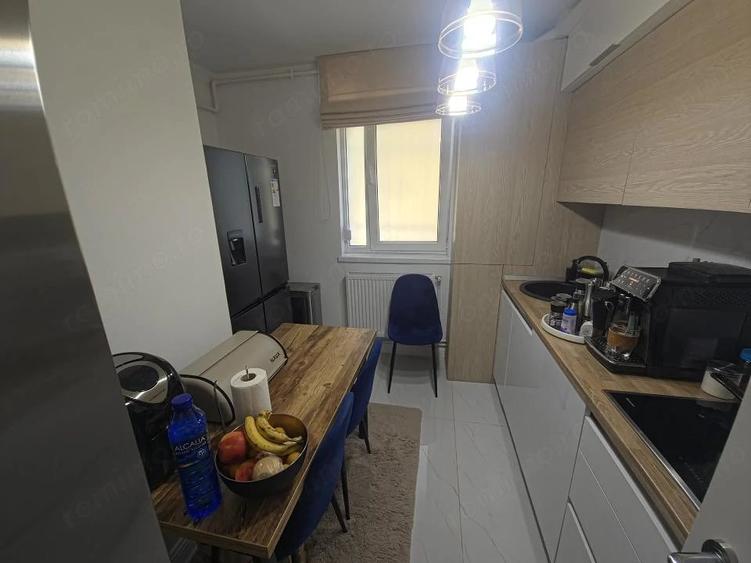 Apartament cu 4 camere semidecomandat în Tomis Nord