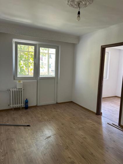 Apartament cu 3 camere semidecomandat în Găvana