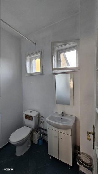 Casă cu 10 camere cu Canalizare în Zorilor