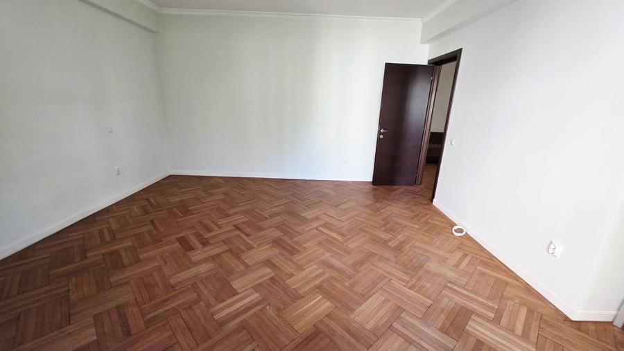 Apartament cu 3 camere semidecomandat, mobilat în Universitate