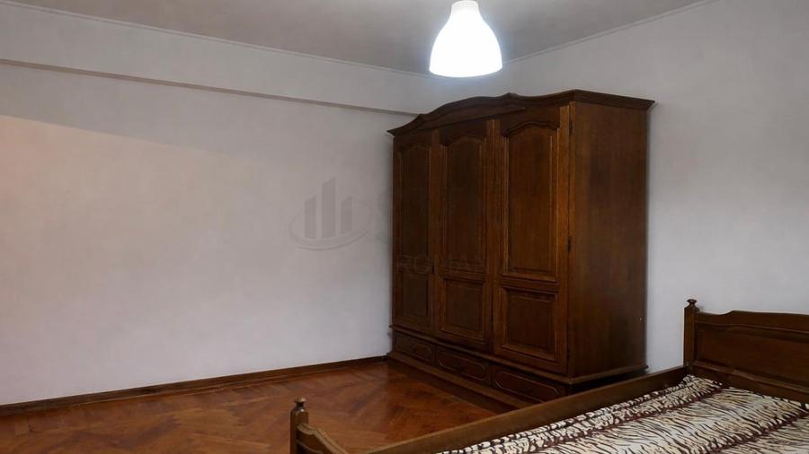 Apartament cu 2 camere decomandat, mobilat în P-ța Romană