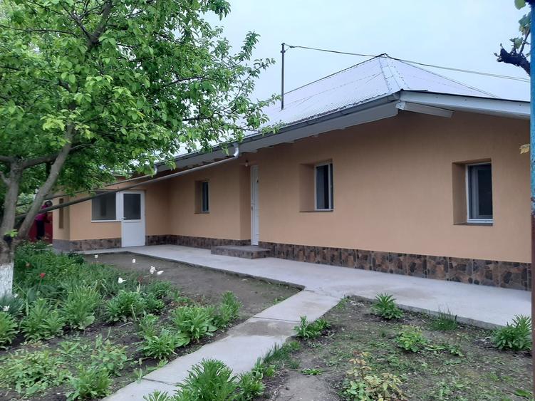 Casă cu 4 camere în Prisăcani
