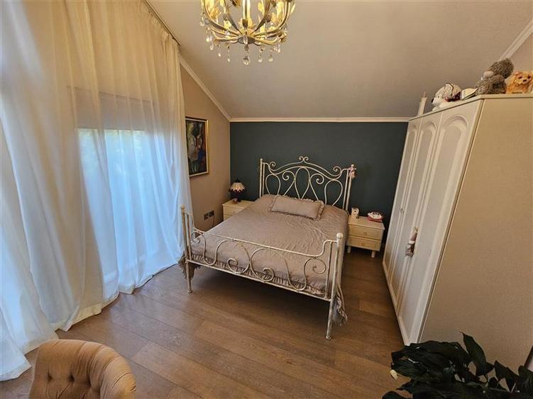 Casă individuală cu 7 camere cu Canalizare în Europa