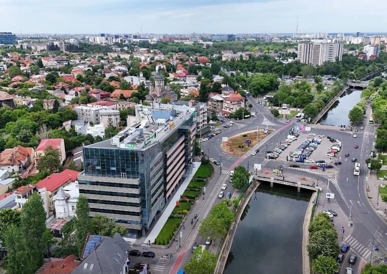 Birou, de 3,485 mp, în Ultracentral