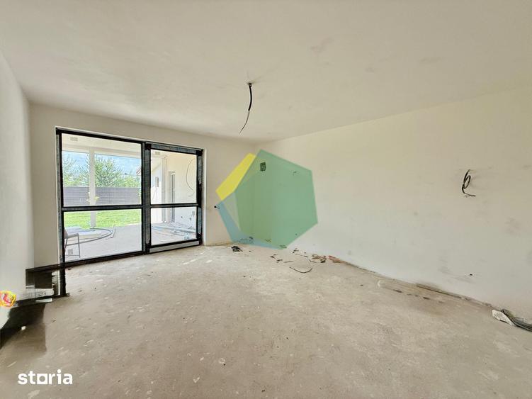Casă cu 5 camere cu Teren 650 Mp în Odăi