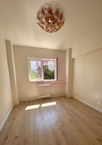 Apartament cu 4 camere semidecomandat în Ștefan cel Mare
