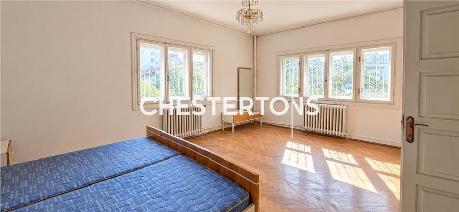Casă individuală cu 7 camere cu Canalizare în Bucureștii Noi