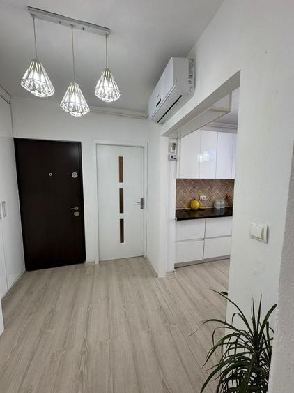 Apartament cu 2 camere decomandat în 1 Mai
