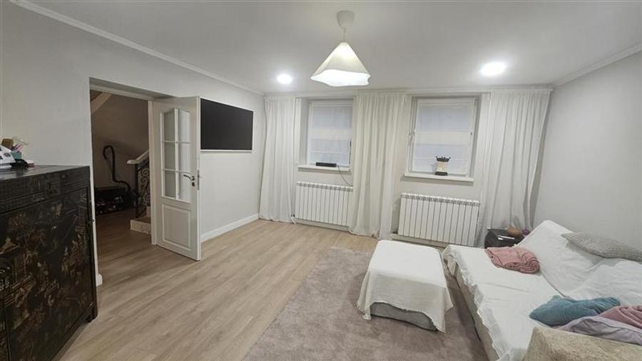 Apartament cu 6 camere decomandat, mobilat în Central