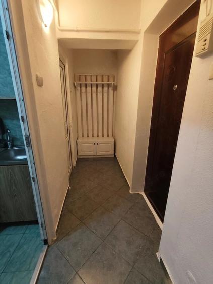 Garsonieră decomandată în Central