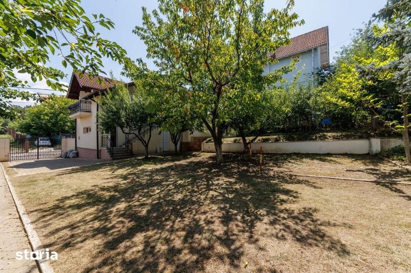 Casă cu 9 camere cu Teren 719 Mp în Negru Vodă