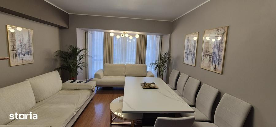 Apartament cu 4 camere decomandat în CET