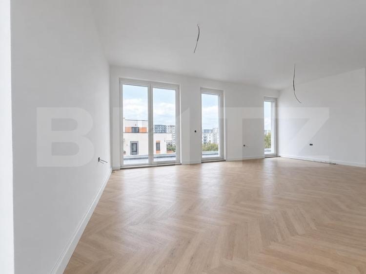 Penthouse cu 3 camere decomandat în Tractorul