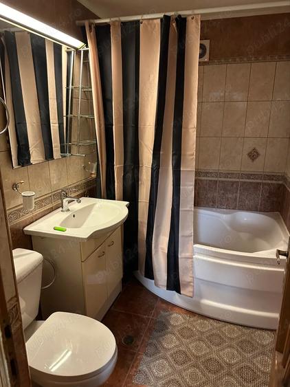 Apartament cu 2 camere decomandat în Școlilor