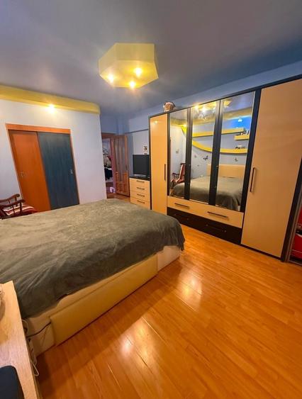 Apartament cu 3 camere decomandat în Slava Rusă