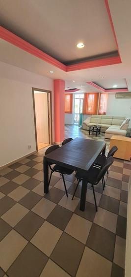 Apartament cu 4 camere decomandat în Dobroești