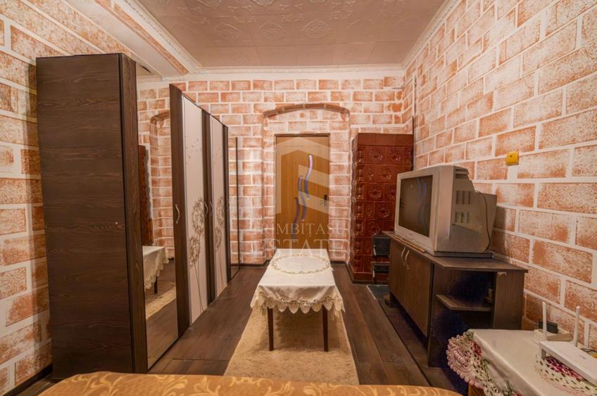Apartament cu 3 camere semidecomandat, mobilat în Dâmbovița