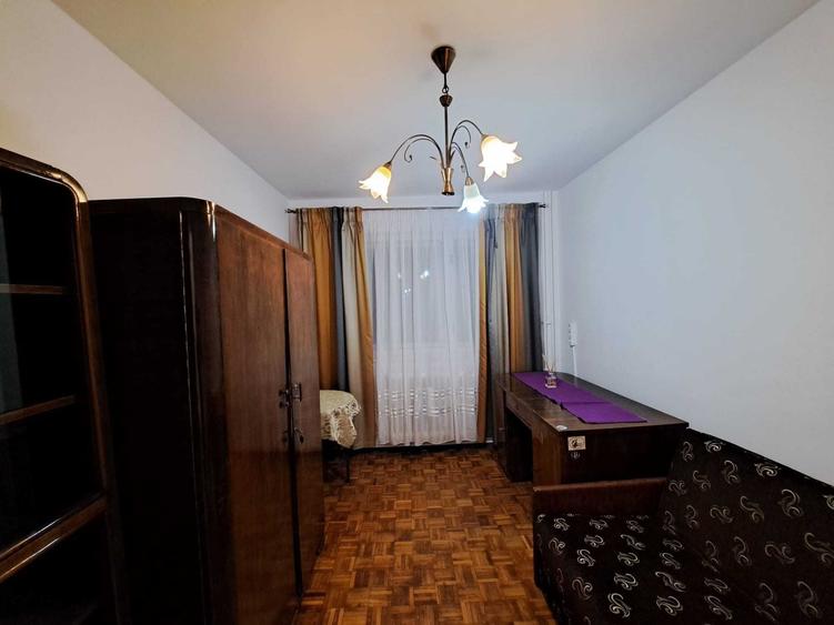 Apartament cu 3 camere decomandat în Central