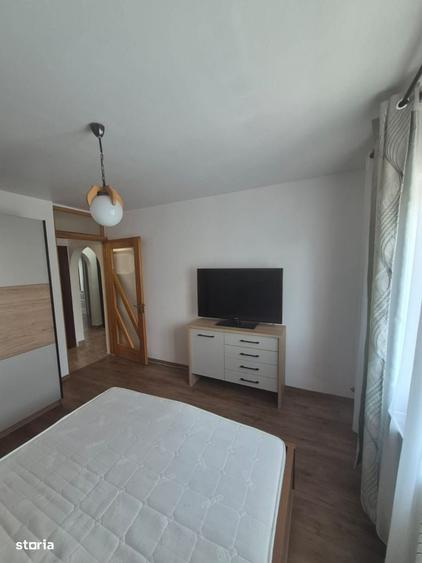 Apartament cu 3 camere decomandat în Rădeana