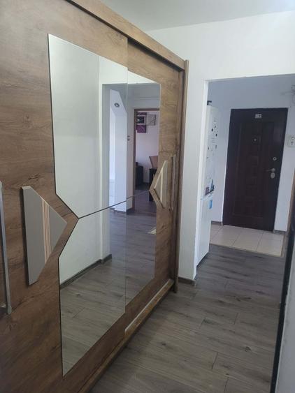 Apartament cu 3 camere decomandat în Romanești