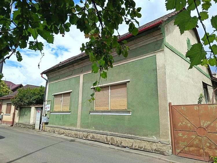 Casă individuală cu 5 camere cu Canalizare în Orașul Vechi