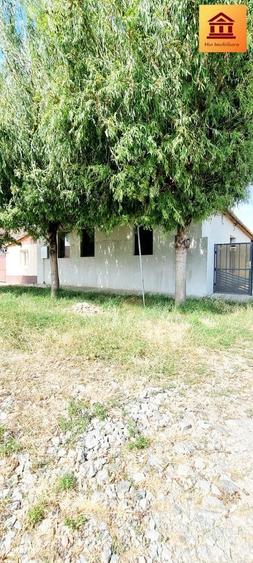 Casă cu 3 camere în Macea