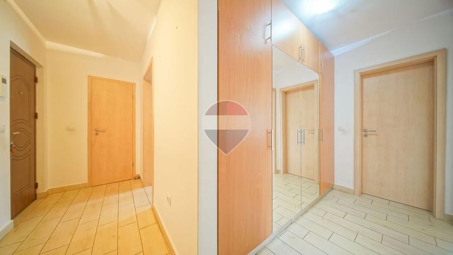 Apartament cu 2 camere decomandat în Tractorul