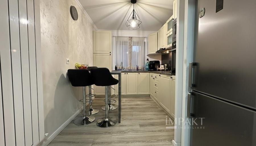 Apartament cu 3 camere decomandat, mobilat în Aurel Vlaicu