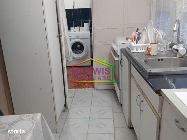 Casă cu 3 camere în Sintești