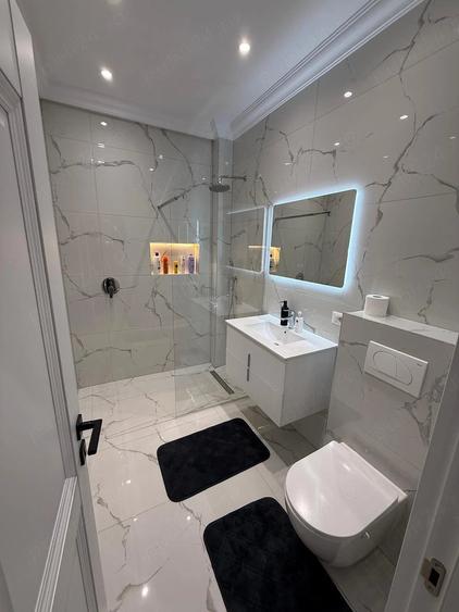 Apartament cu 3 camere decomandat în Central