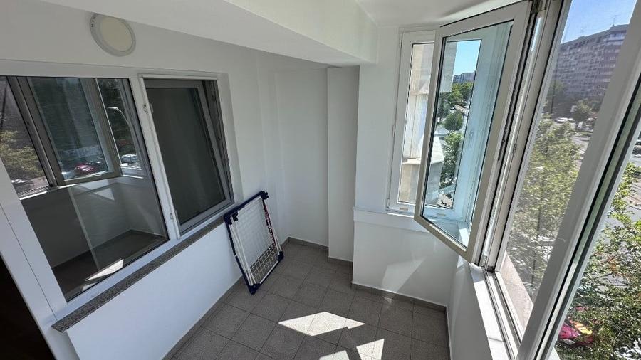 Apartament cu 3 camere decomandat în Dristor